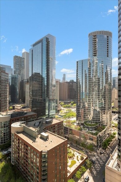 Building Photo - 505 N McClurg Ct
