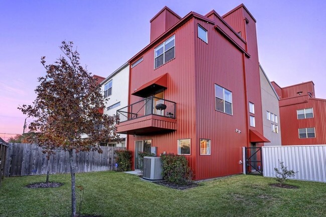 Primary Photo - 323 Sydnor St