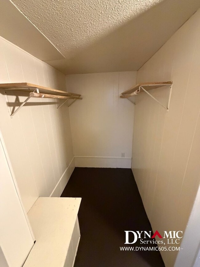 Building Photo - Updated 4+ Bedroom, 2 Bathroom House By Augustana University