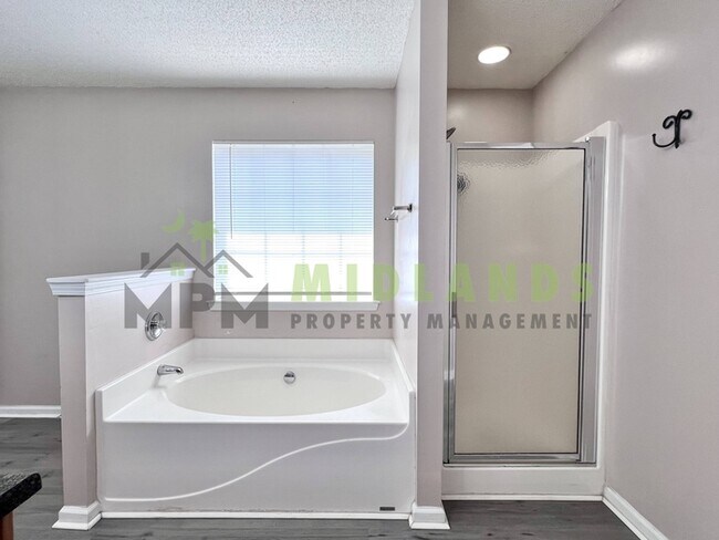 Building Photo - 523 Whitewater Dr