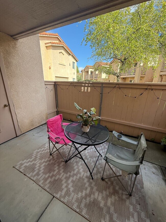 Building Photo - Downstairs Condo Located in the Gated Community of Las Palmas