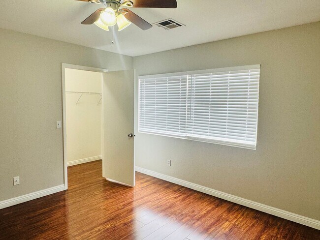 Building Photo - 4 Bedrooms Home For Rent