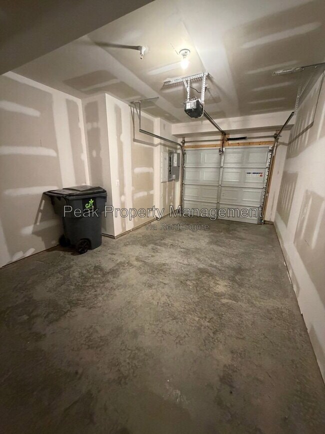 Building Photo - 227 Brattice Dr