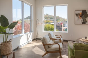 Building Photo - Avanti