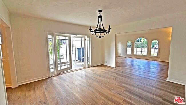 Building Photo - 132 S La Peer Dr