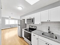 Building Photo - 39 Willow St