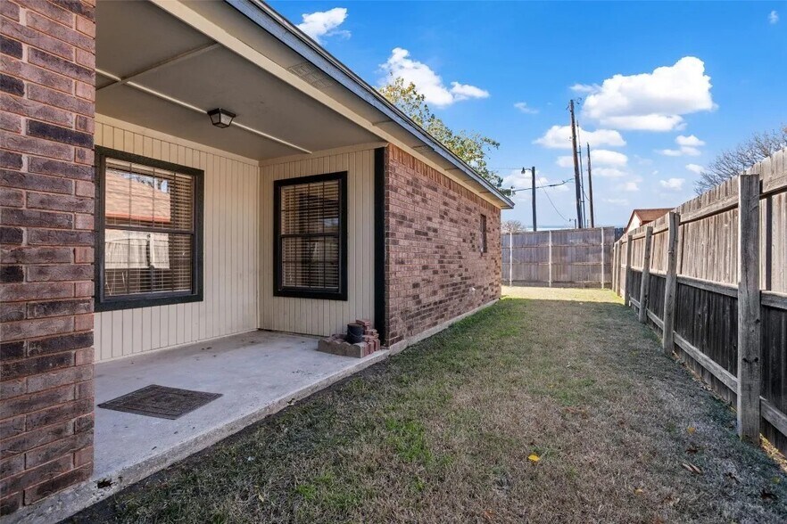 Building Photo - 4313 Flamingo Way