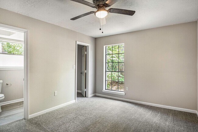 Building Photo - Updated 4 bedroom, 3 bath, single story ho...