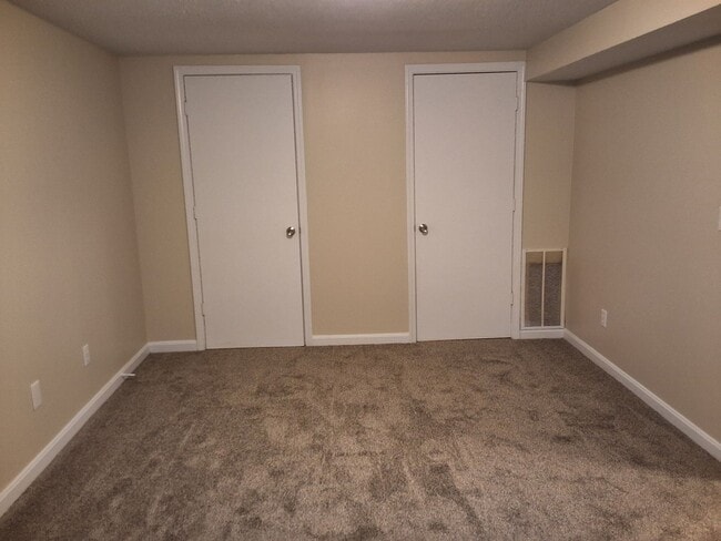 Building Photo - Cozy 2 Bed 1.5 Bath Duplex