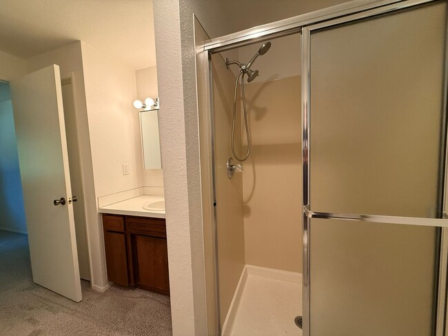 Building Photo - 2Bd/1.75Ba Issaquah Home