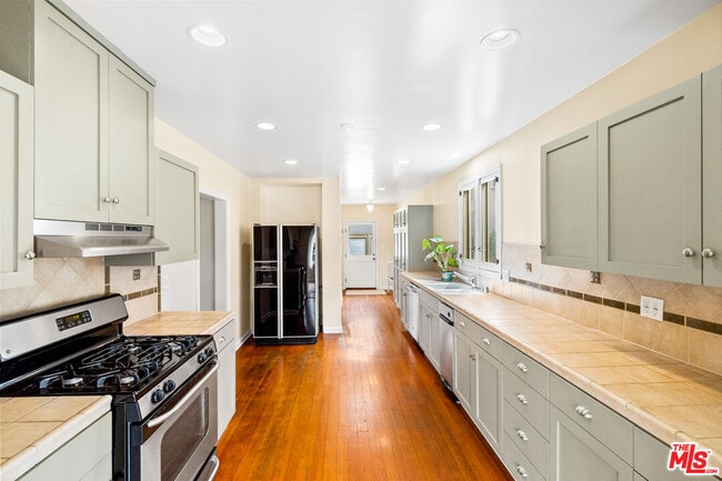 Building Photo - 650 S Gretna Green Way