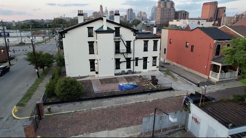 Building Photo - 418 Johnson St