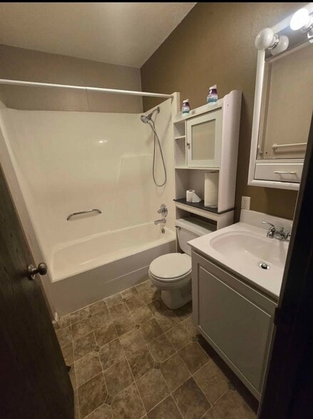 Building Photo - 2208 Piper Pl