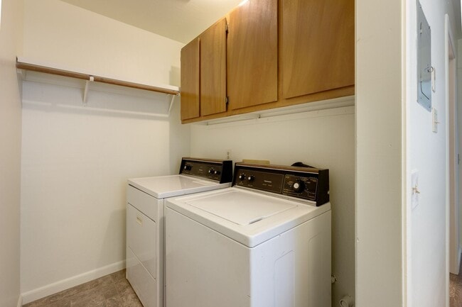 Building Photo - MOVE IN SPECIAL $250 OFF FIRST MONTHS RENT