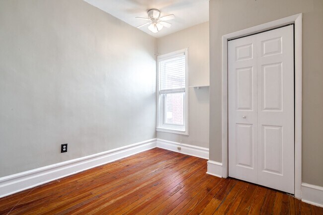 Building Photo - Three Bed Fairmount Townhome