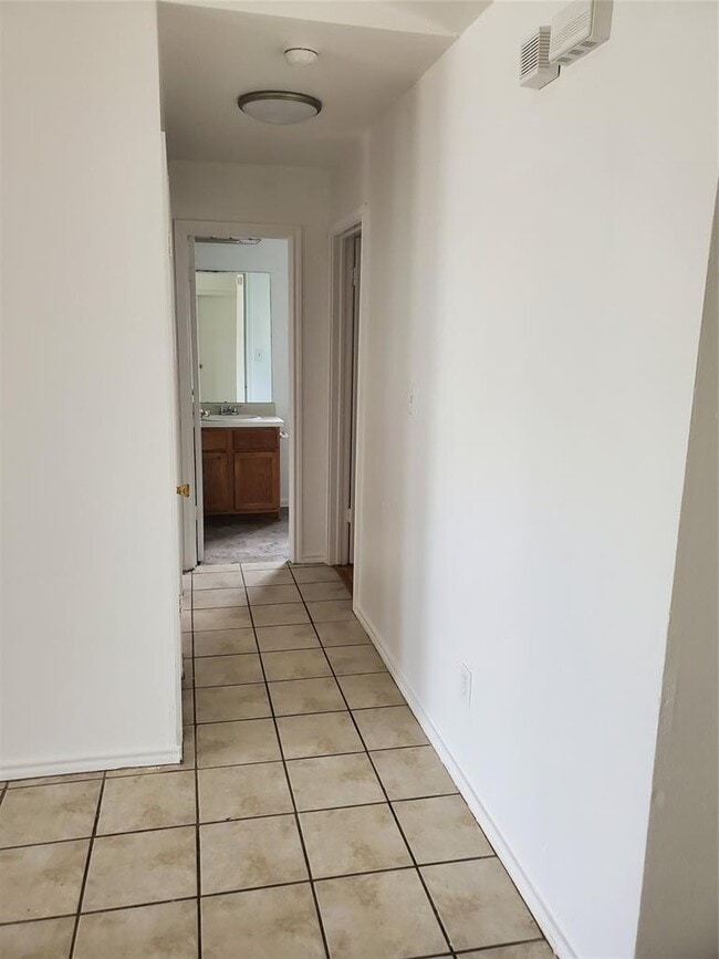 Building Photo - 7209 Ritchie Dr