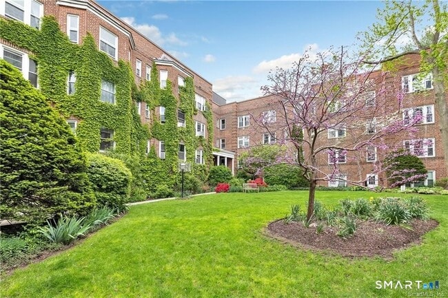 Building Photo - 70 Strawberry Hill Ave