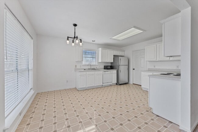 Building Photo - 134 Lynnie Penny St