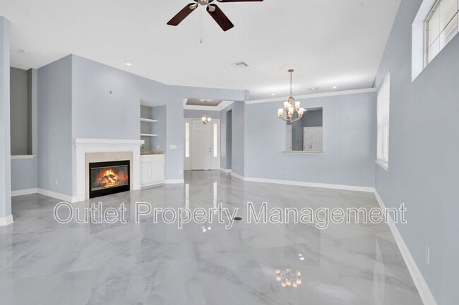 Building Photo - 10842 Woodchase Cir