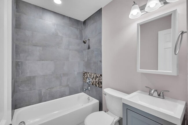 Building Photo - Charming & Deceptively Spacious 4BR Home in South Seminole Heights – Fully Renovated!