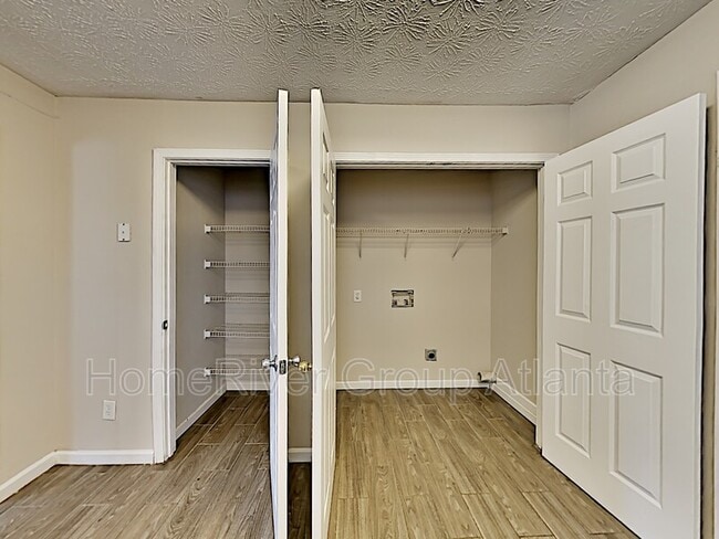 Building Photo - 622 Waynes Ct SE