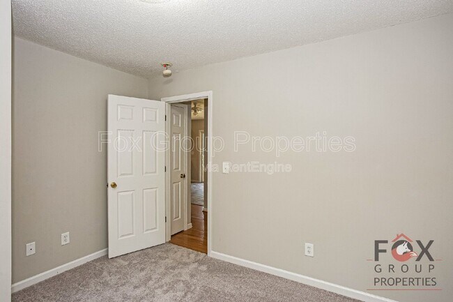 Building Photo - 184 Brook Creek Dr