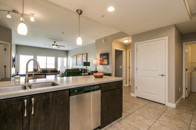 Building Photo - 5450 E Deer Valley Dr