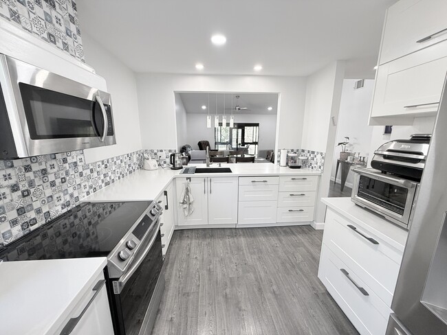 Building Photo - 417 Evesham Pl