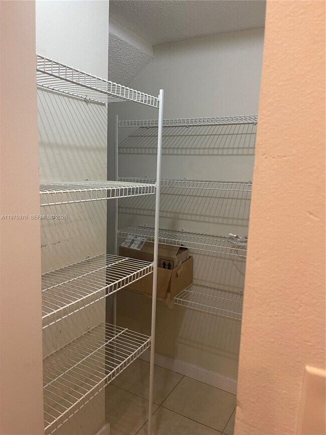 Building Photo - 942 NE 42nd Pl