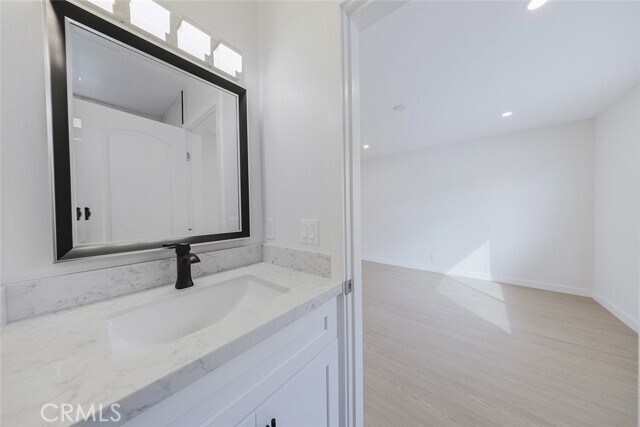 Building Photo - 620 S Lake St