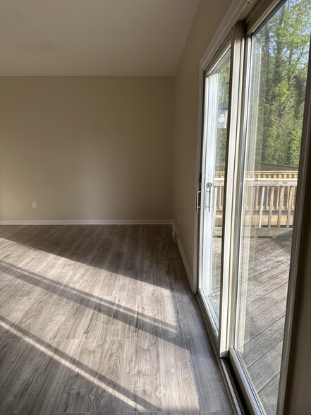 Building Photo - 117 Oak Moore Ct