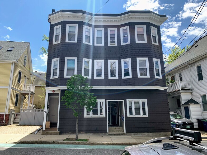 Building Photo - 308 Summer St