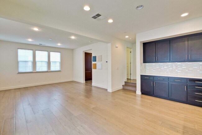 Building Photo - Gorgeous Santa Clara Home with Pool, EV Ho...