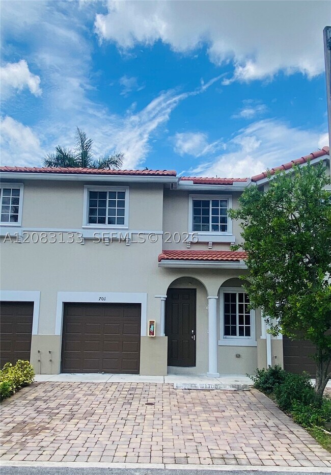 Building Photo - 21401 NW 13th Ct