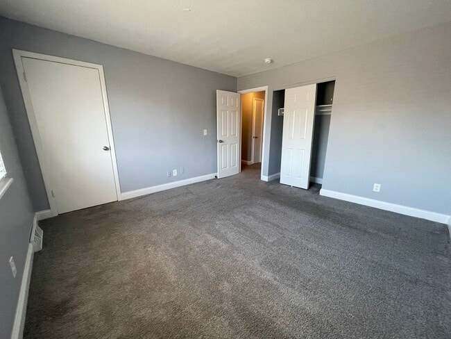Building Photo - Bexvie Village Townhomes