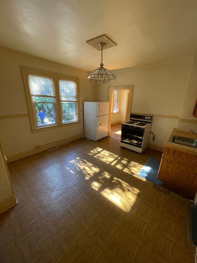 Building Photo - **First month rent half off**