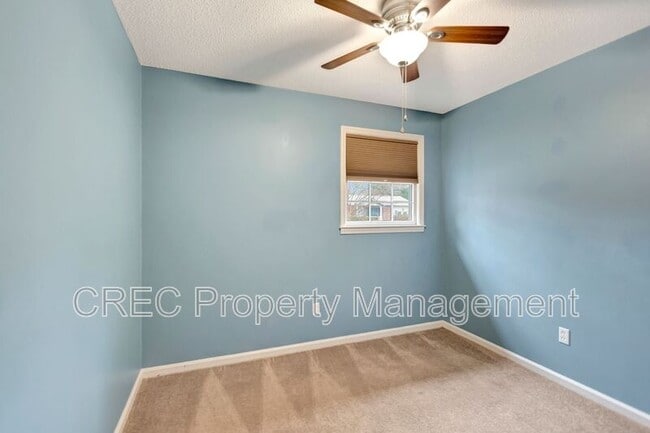 Building Photo - 122 Longleaf Dr