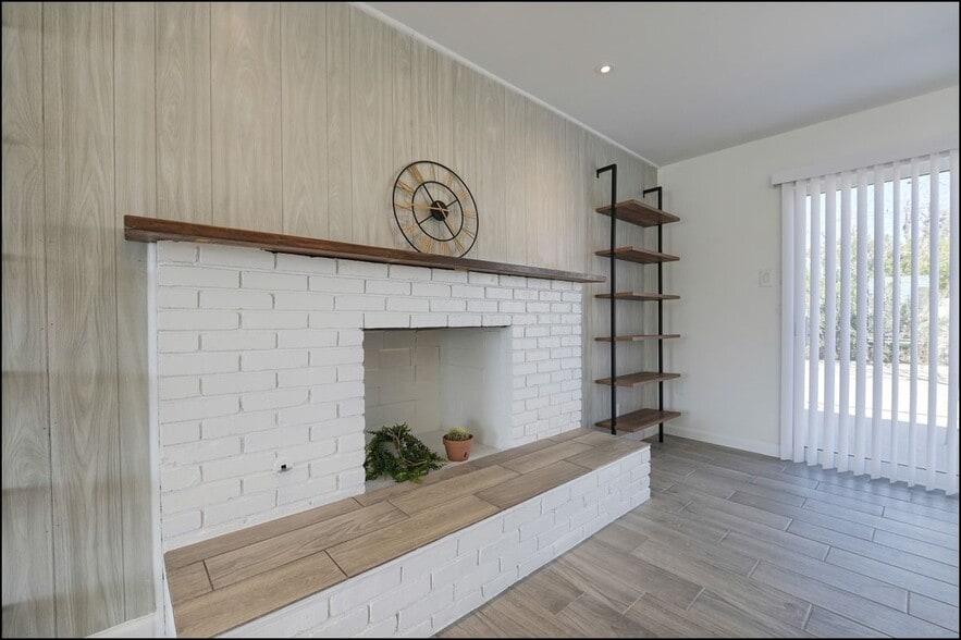 Building Photo - 8617 Darlina Dr