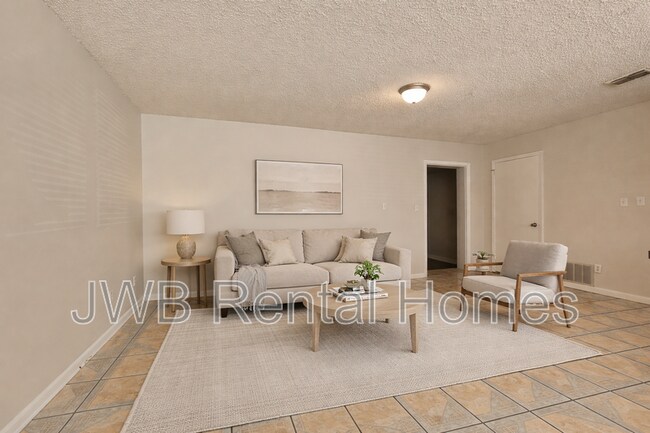 Building Photo - 1121 La Marche Dr