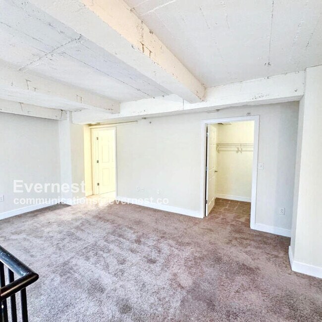 Building Photo - 525 E Grace St