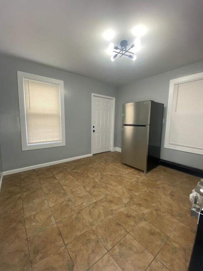 Building Photo - 51 Sassafras St