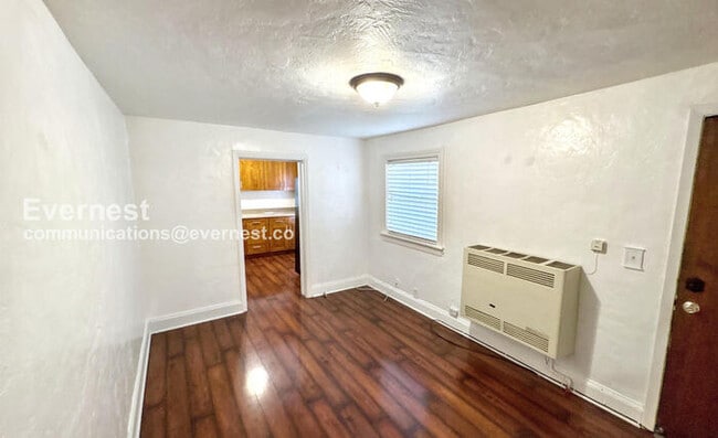 Building Photo - 605 E Santa Inez Ave