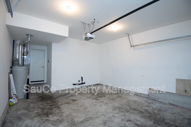 Building Photo - 13227 SW Maxfield Ln