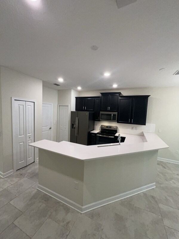 Building Photo - 1058 Quaker Rdg Ln