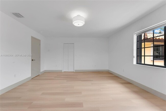 Building Photo - 456 SW 20th Rd