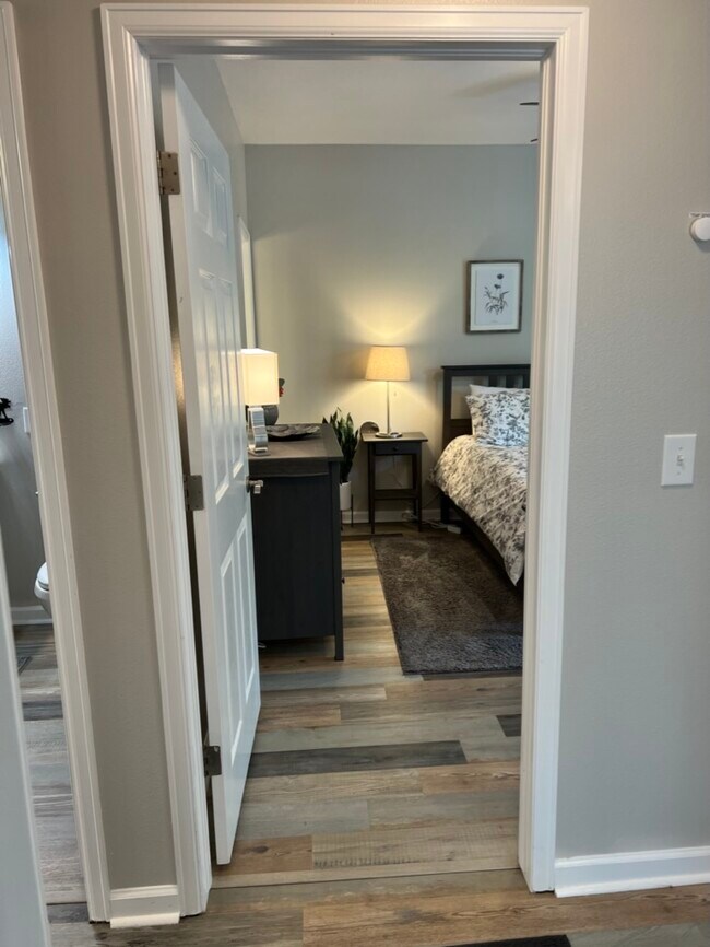 Building Photo - 115 Spinner St