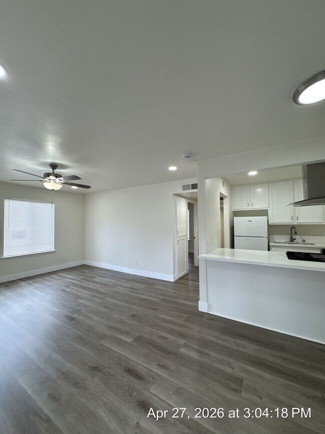 Building Photo - 2 Bedroom 1 Bath unit rent ready!