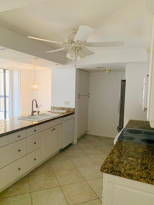 Building Photo - 950 Egret Cir