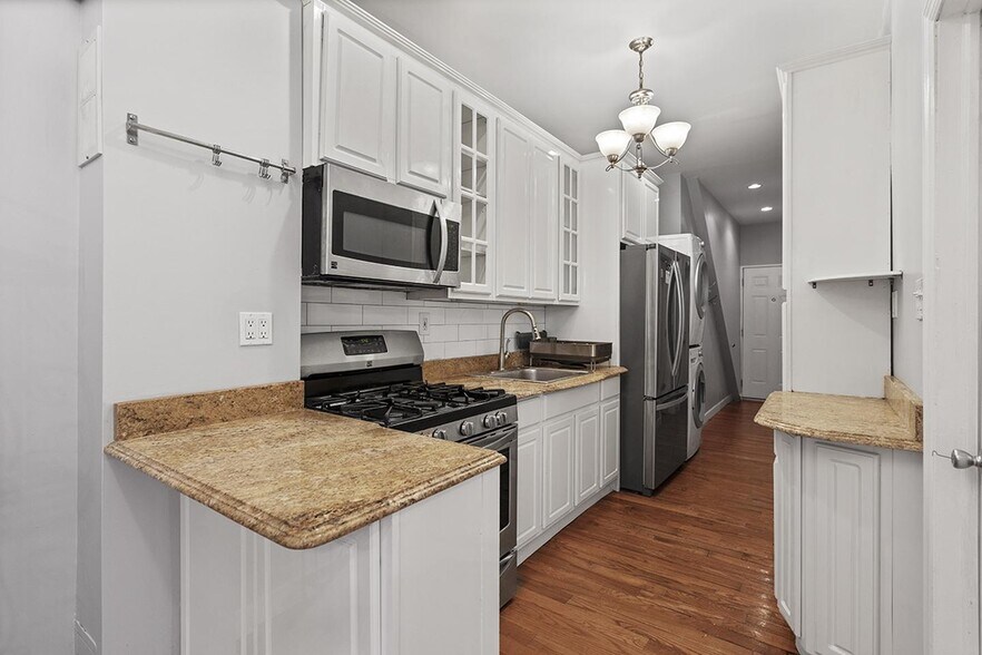 Building Photo - Upscale Bushwick apartment 2 blocks from L Line