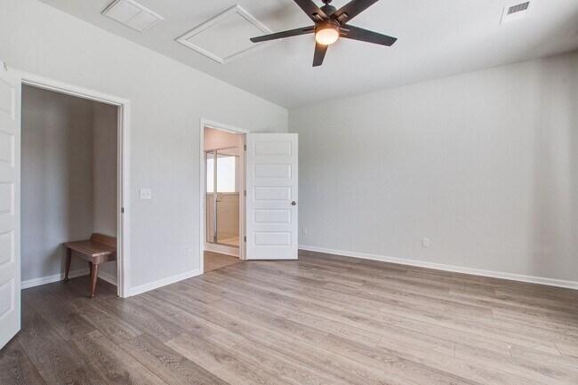 Building Photo - Stunning 5 Bedroom Cypress Preserve